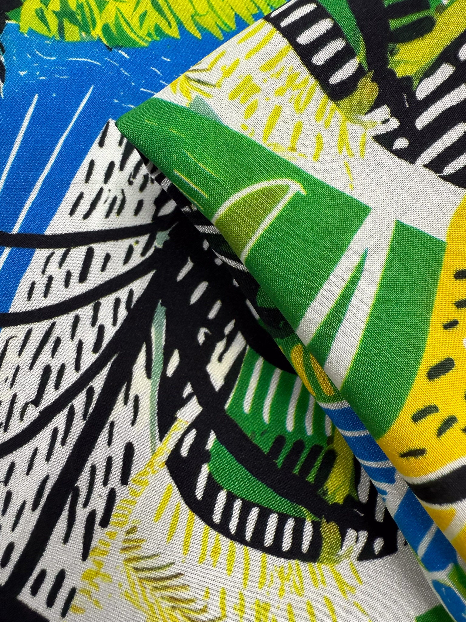 Designer Rayon - Electric Jungle - 145cm